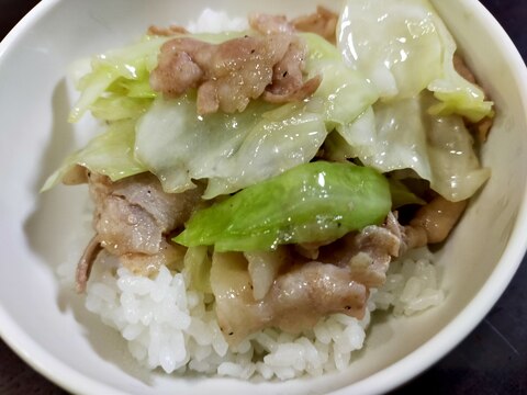 豚バラキャベツの塩炒め丼